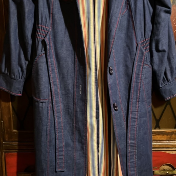 Vintage 1980’s denim cinched waist long jacket with functional pockets/tie-waist - Picture 4 of 13